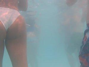 Bubble butt filmed under water Picture 3
