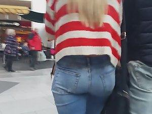 Blonde's tight ass fills up her jeans Picture 8
