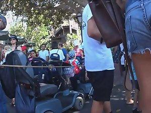 Butt cheeks flexing in shorts Picture 1