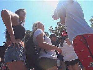 Butt cheeks flexing in shorts Picture 8