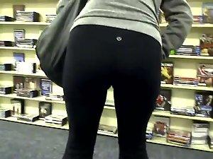 Sexy girl in tights at the book store Picture 5