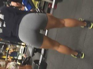 Pussy bulge of strong girl in the gym Picture 1