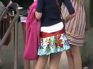 Wind lifted cute girl's short skirt Picture 2