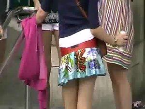 Wind lifted cute girl's short skirt Picture 8