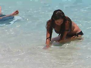Adorable girl having fun in the water Picture 2