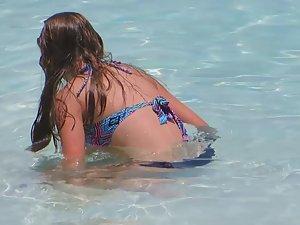Adorable girl having fun in the water Picture 5