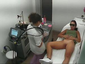 Perfect bubble butt and hot pussy during depilation Picture 2