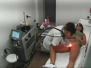 Perfect bubble butt and hot pussy during depilation Picture 3