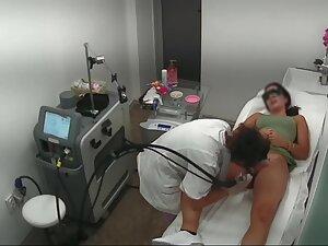 Perfect bubble butt and hot pussy during depilation Picture 6