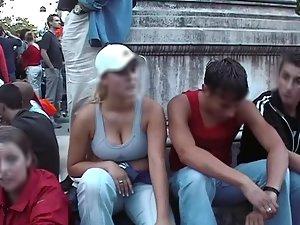 Rave girl dancing like a belly dancer Picture 1