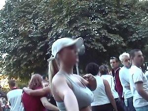 Rave girl dancing like a belly dancer Picture 8