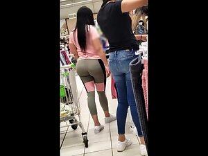 Impossibly big butt spotted in supermarket Picture 8
