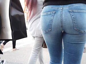 Gorgeous girl fills her jeans in an amazing way Picture 2