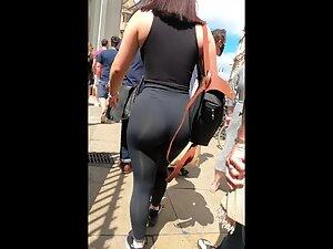 Thong and majestic bubble butt in tight leggings Picture 8