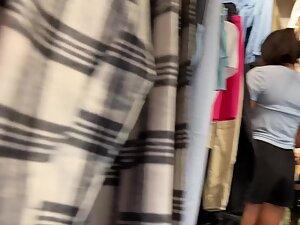 Exotic girl is thick in a muscular way Picture 4