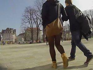 Bizarre accidental upskirt shows ass Picture 3