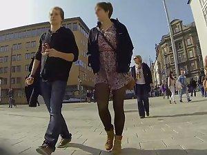 Bizarre accidental upskirt shows ass Picture 4