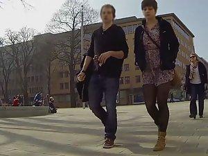 Bizarre accidental upskirt shows ass Picture 5