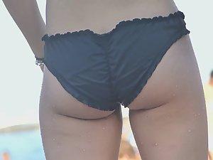 Tight buttocks in crumbled black bikini