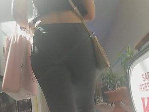 Hot teen got a sexy way of walking Picture 8
