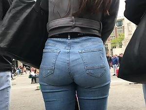 Noticeable ass clenching in tight jeans Picture 1