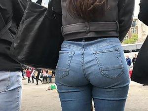Noticeable ass clenching in tight jeans Picture 2