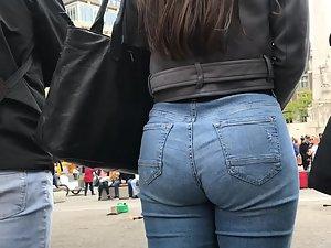 Noticeable ass clenching in tight jeans Picture 3