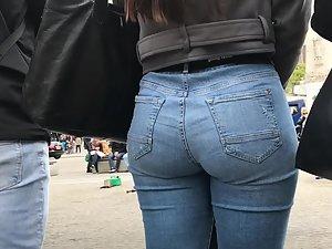Noticeable ass clenching in tight jeans Picture 5