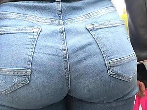 Noticeable ass clenching in tight jeans Picture 7