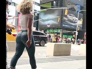Shorty with curly hair got impressive big ass Picture 2