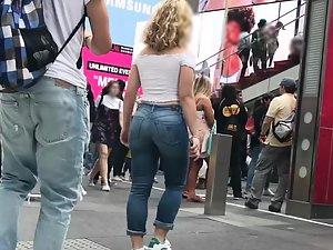 Shorty with curly hair got impressive big ass Picture 3