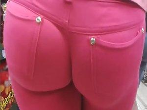 Voyeur films a great ass in pink pants Picture 3