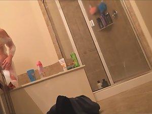 Sister's vanity spied in bathroom Picture 8