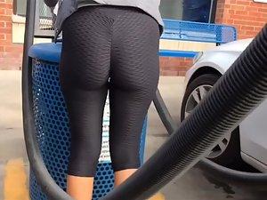 Sexy ass bends over while vacuum cleaning a car Picture 5