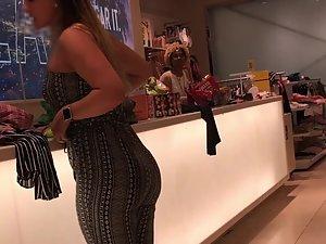 Voluptuous girl fills up her sexy jumpsuit Picture 6