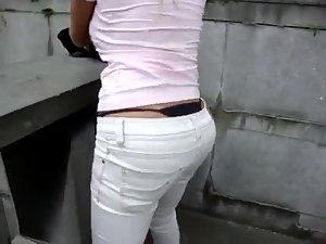 Her black thong poked out of white pants Picture 2