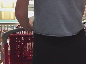 Young redhead in supermarket Picture 3