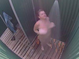 Milf shaves her pussy in a beach cabin Picture 2