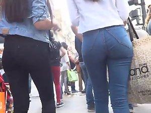 Soft butt looks gorgeous in jeans Picture 5