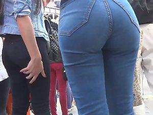 Soft butt looks gorgeous in jeans Picture 6