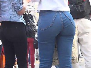 Soft butt looks gorgeous in jeans Picture 7