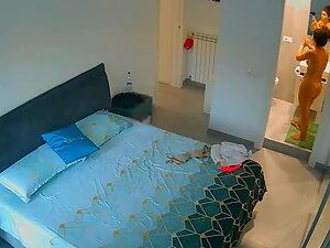 Spying on naked housewife and her sexy tan lines Picture 2