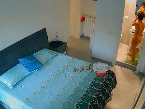 Spying on naked housewife and her sexy tan lines Picture 3