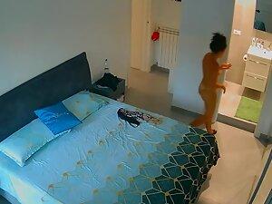 Spying on naked housewife and her sexy tan lines Picture 7