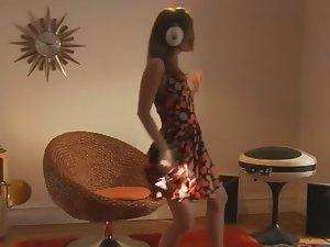 Voyeur spied on cousin's naked dance Picture 2