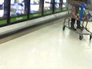 Following a girl's sexy ass in the store Picture 2