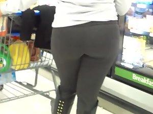 Following a girl's sexy ass in the store Picture 3