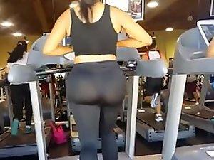 Big butt voyeured while on a treadmill Picture 1