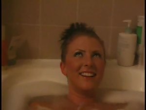 Filming girlfriends's seductive bath Picture 2