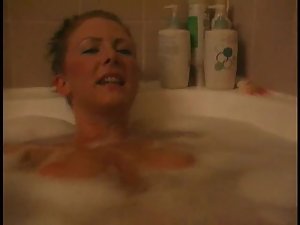 Filming girlfriends's seductive bath Picture 8